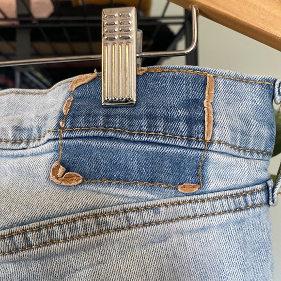 Light Wash 511 Slim Fit Distressed Levi’s Jeans - Picture 4 of 4